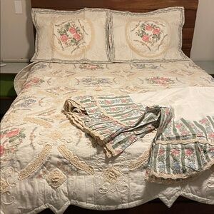 New! Cream Floral Quilt Set Roses Ecru Lace Crochet Scalloped Shams Bedskirt